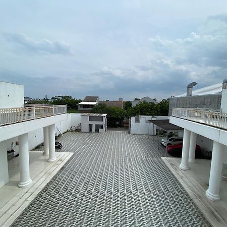 Griya Rw Family Guest House Redpartner Solo Exterior foto