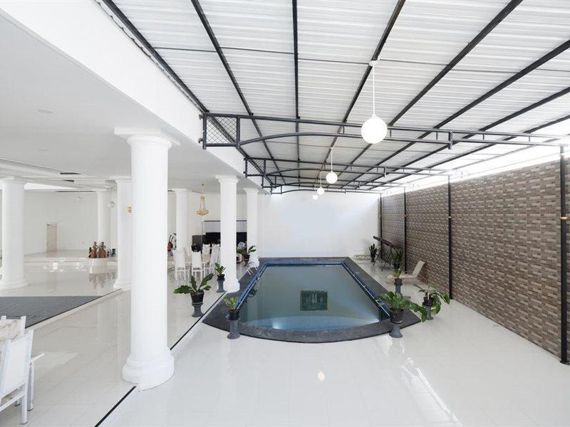 Griya Rw Family Guest House Redpartner Solo Exterior foto