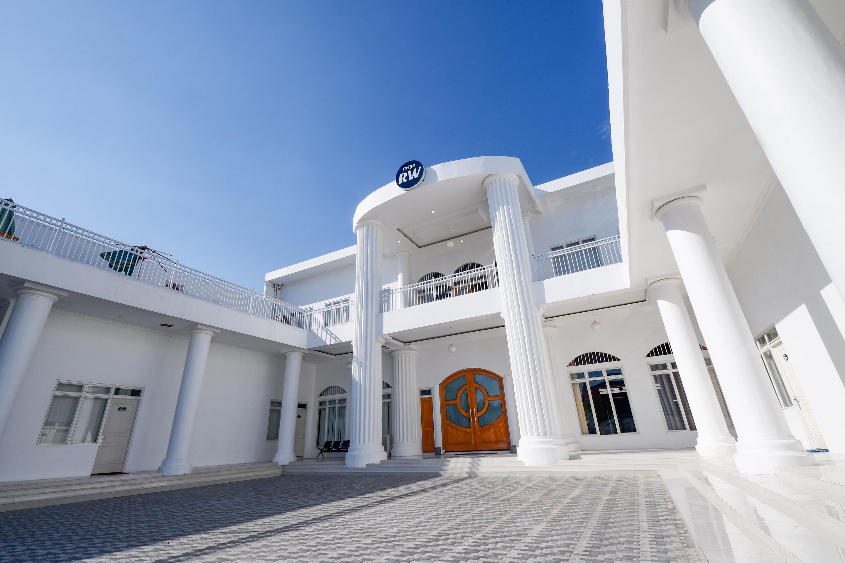 Griya Rw Family Guest House Redpartner Solo Exterior foto