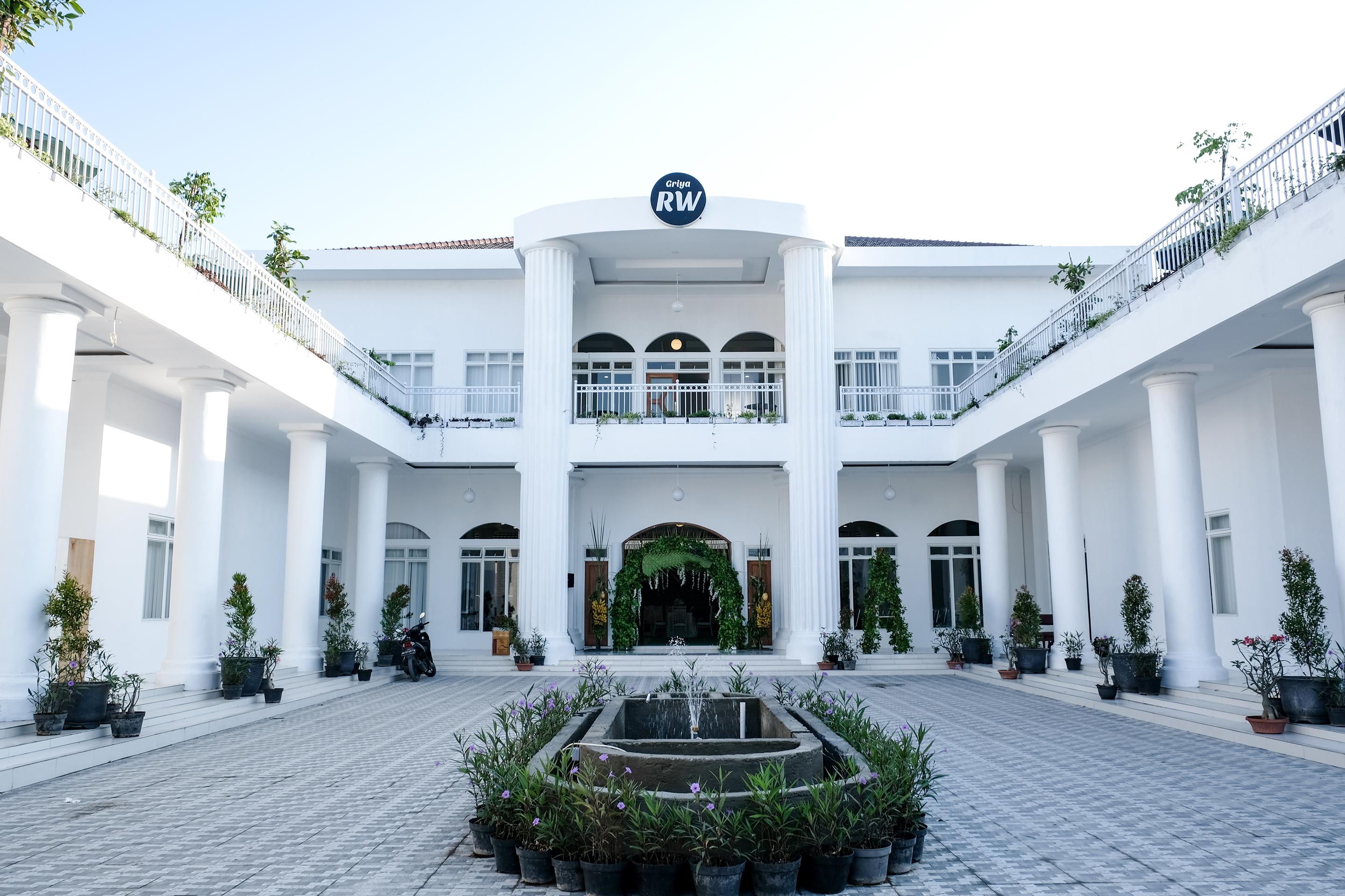 Griya Rw Family Guest House Redpartner Solo Exterior foto