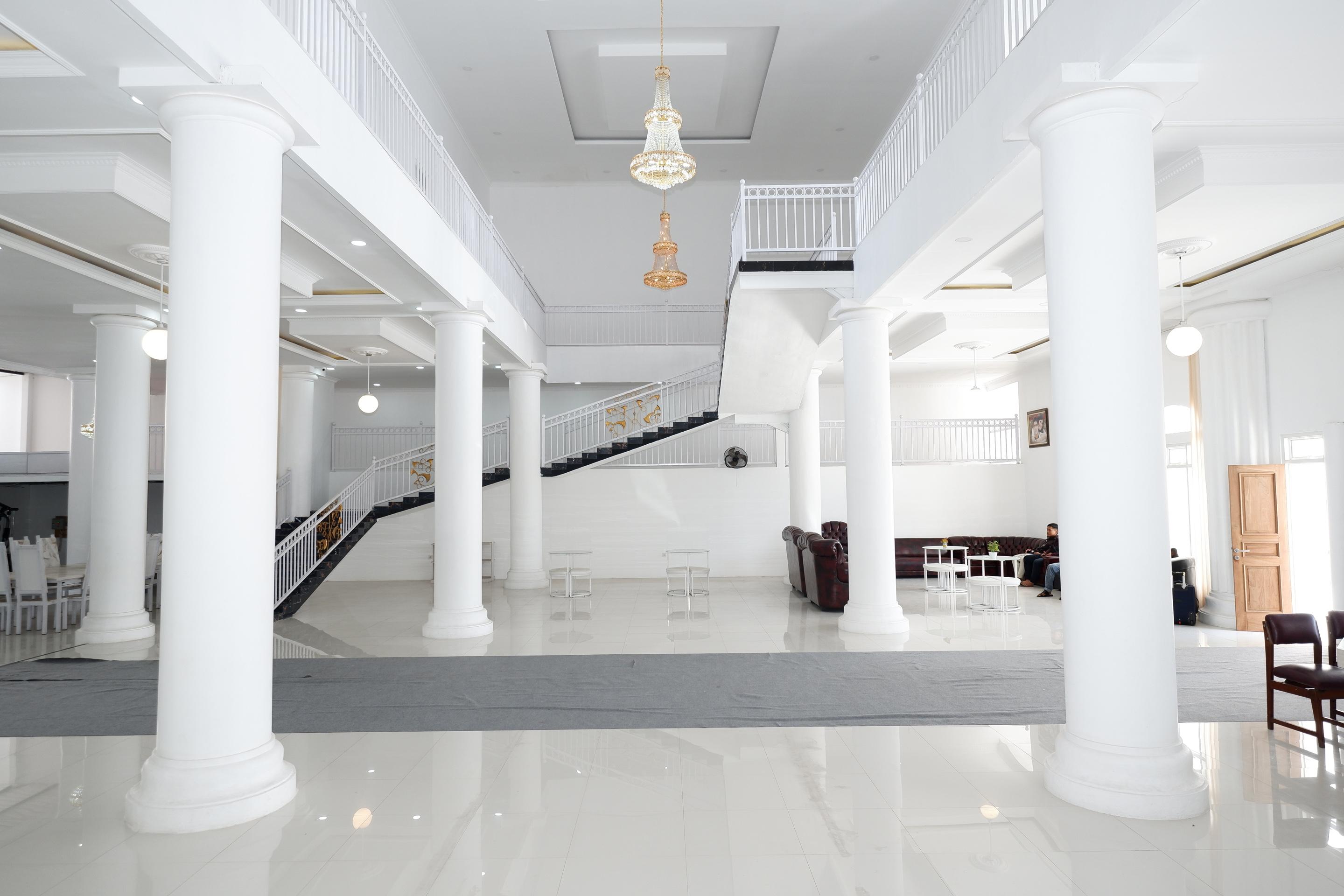 Griya Rw Family Guest House Redpartner Solo Exterior foto