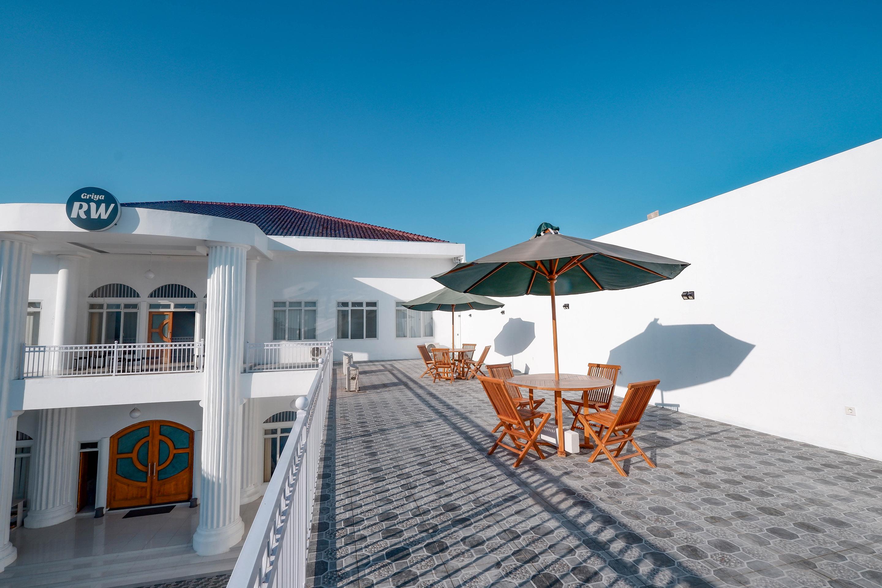 Griya Rw Family Guest House Redpartner Solo Exterior foto
