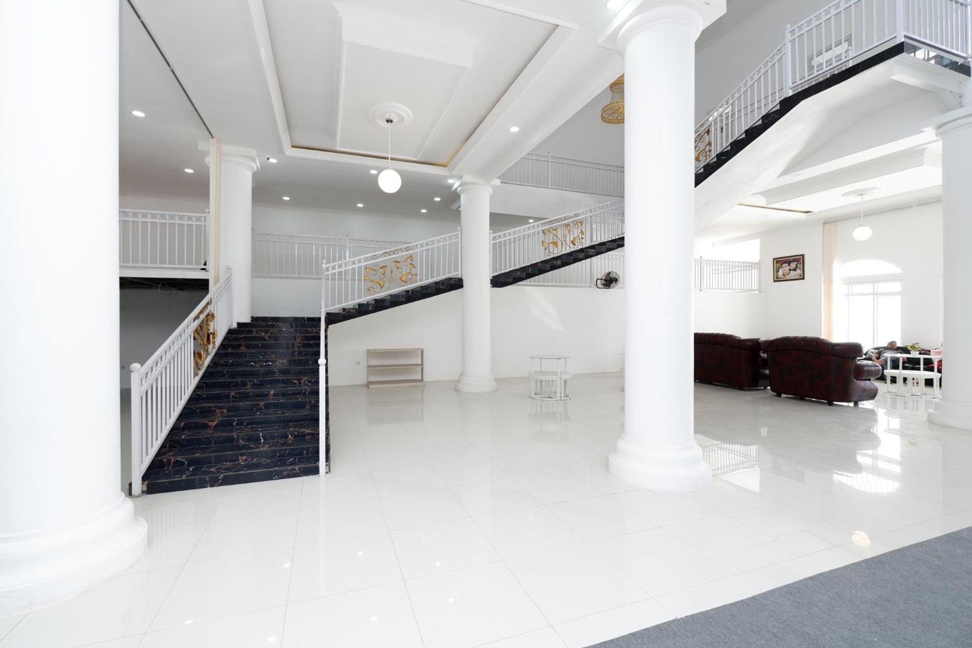 Griya Rw Family Guest House Redpartner Solo Exterior foto