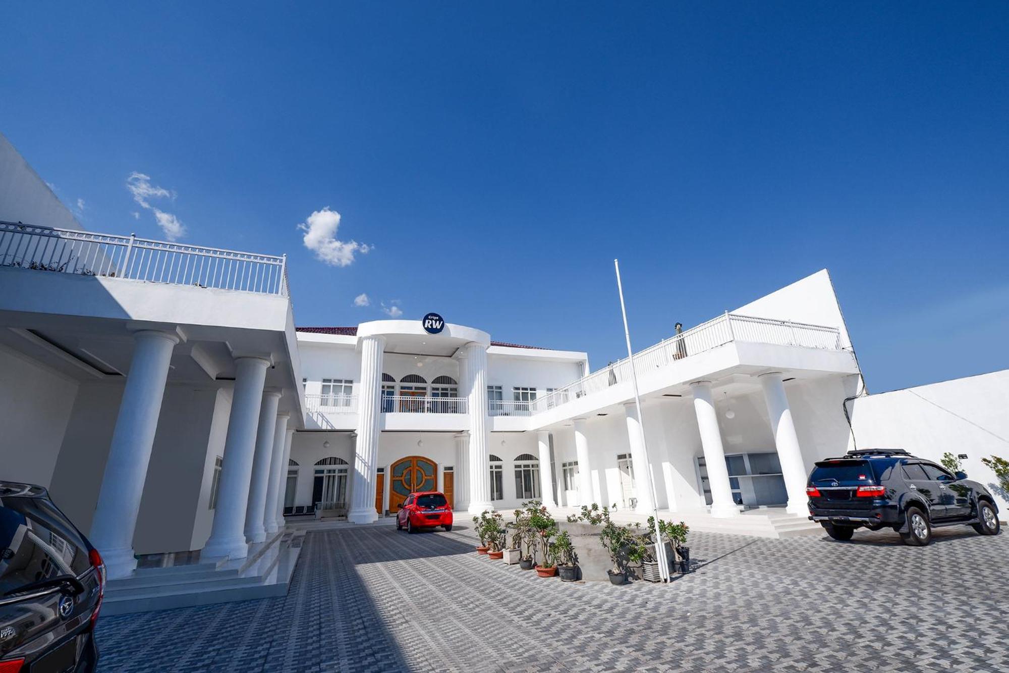 Griya Rw Family Guest House Redpartner Solo Exterior foto