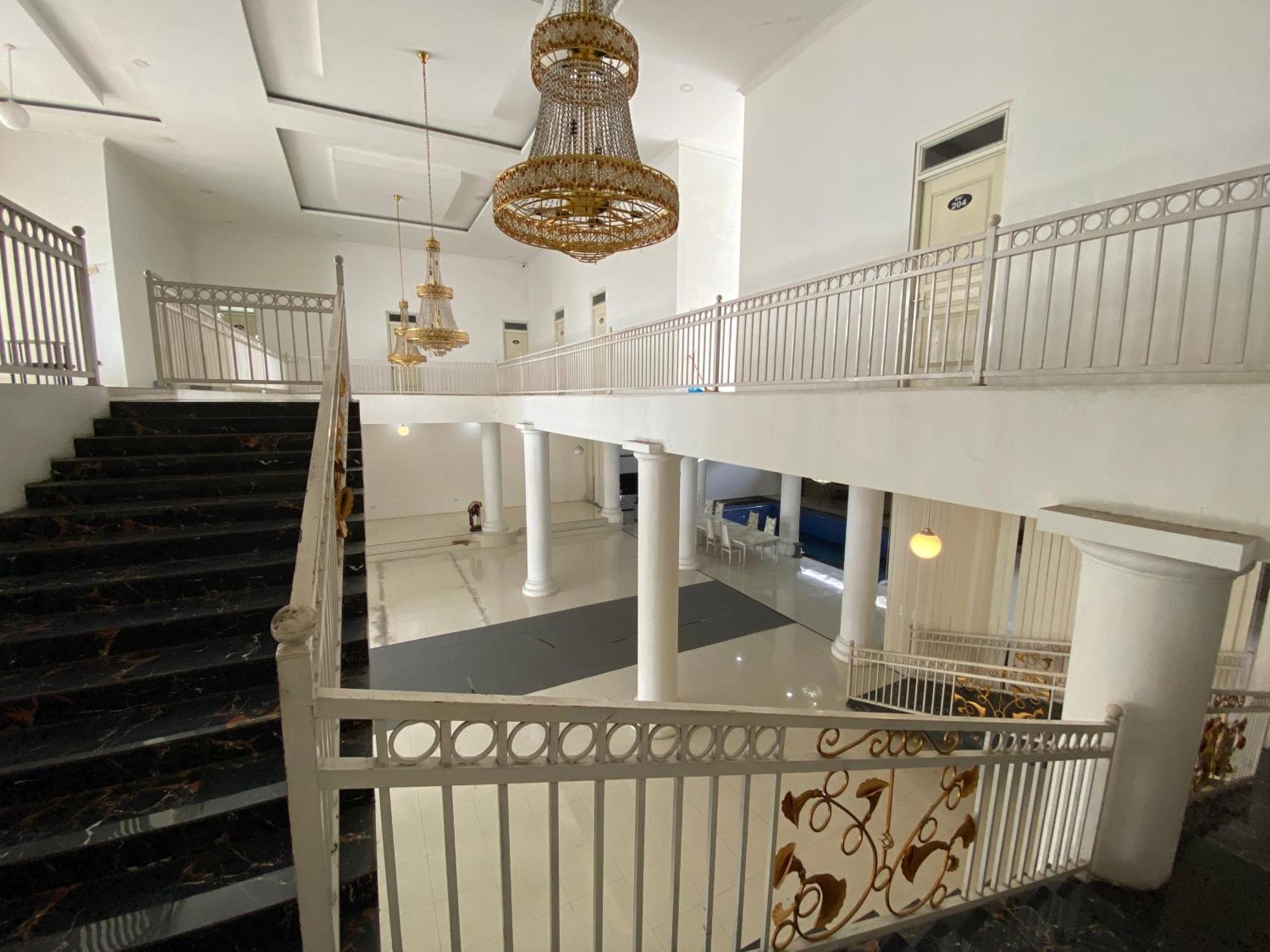Griya Rw Family Guest House Redpartner Solo Exterior foto