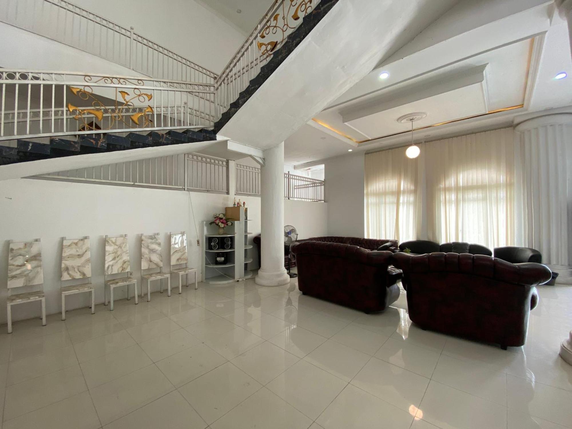 Griya Rw Family Guest House Redpartner Solo Exterior foto