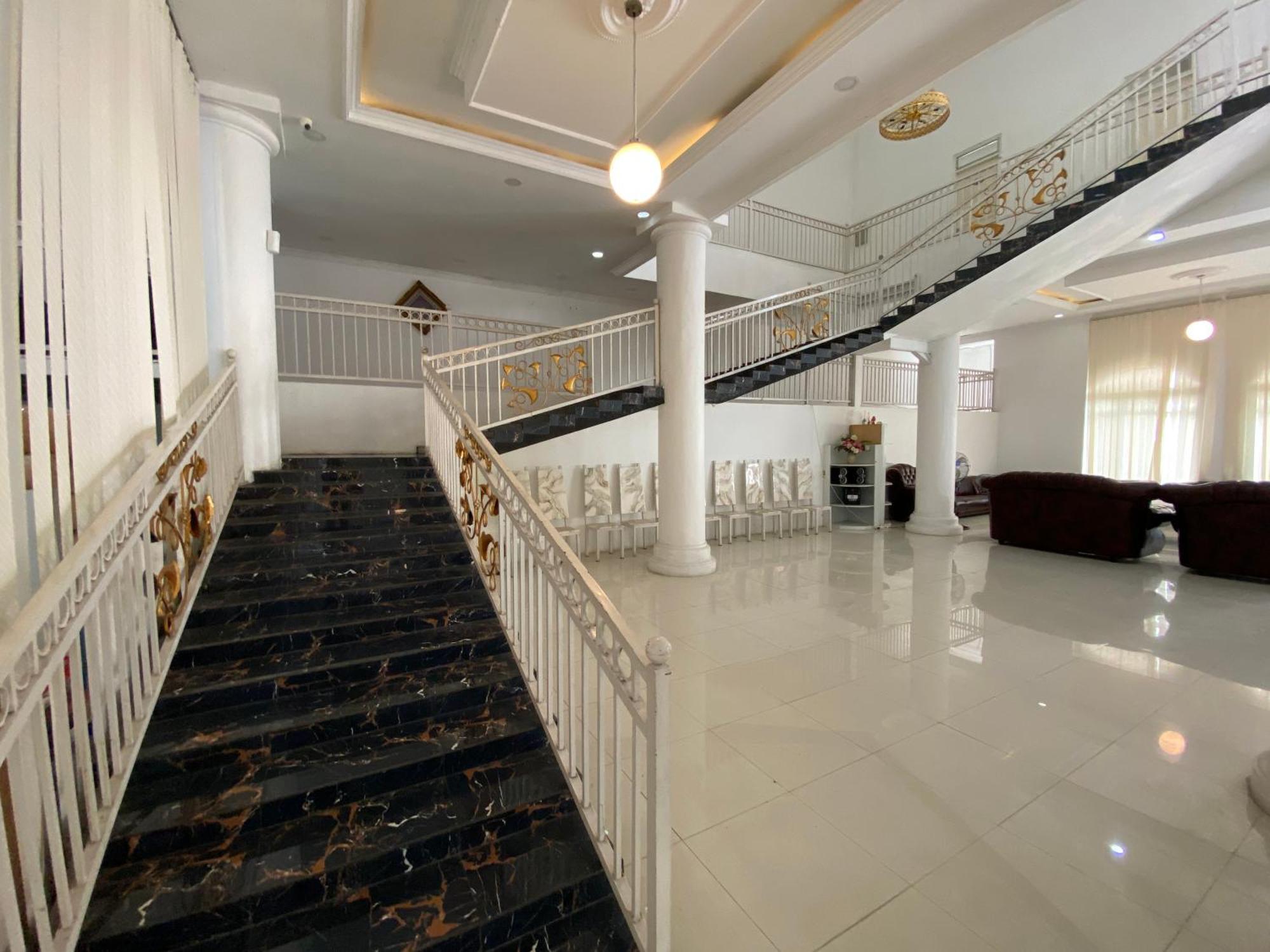 Griya Rw Family Guest House Redpartner Solo Exterior foto