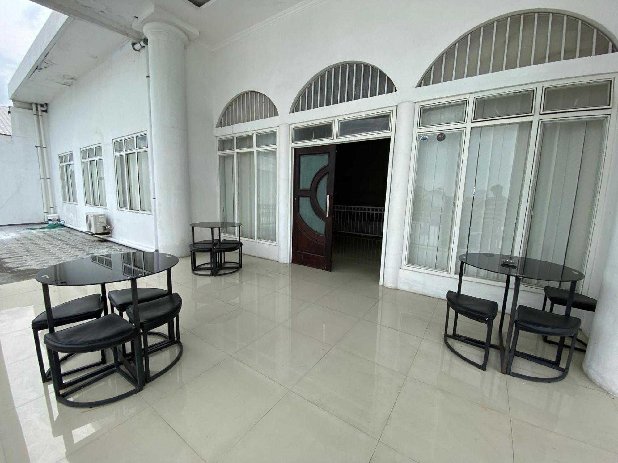 Griya Rw Family Guest House Redpartner Solo Exterior foto