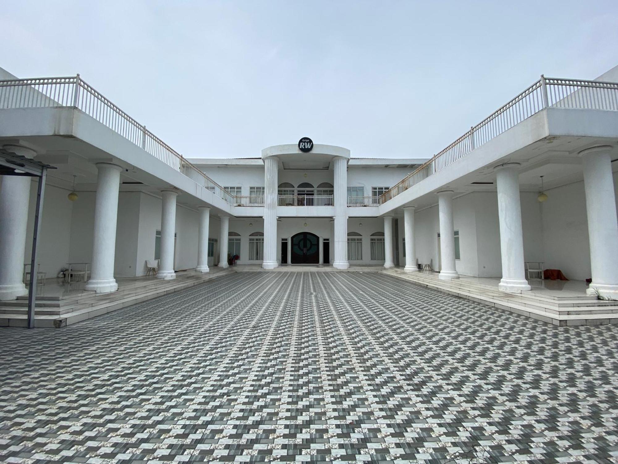 Griya Rw Family Guest House Redpartner Solo Exterior foto