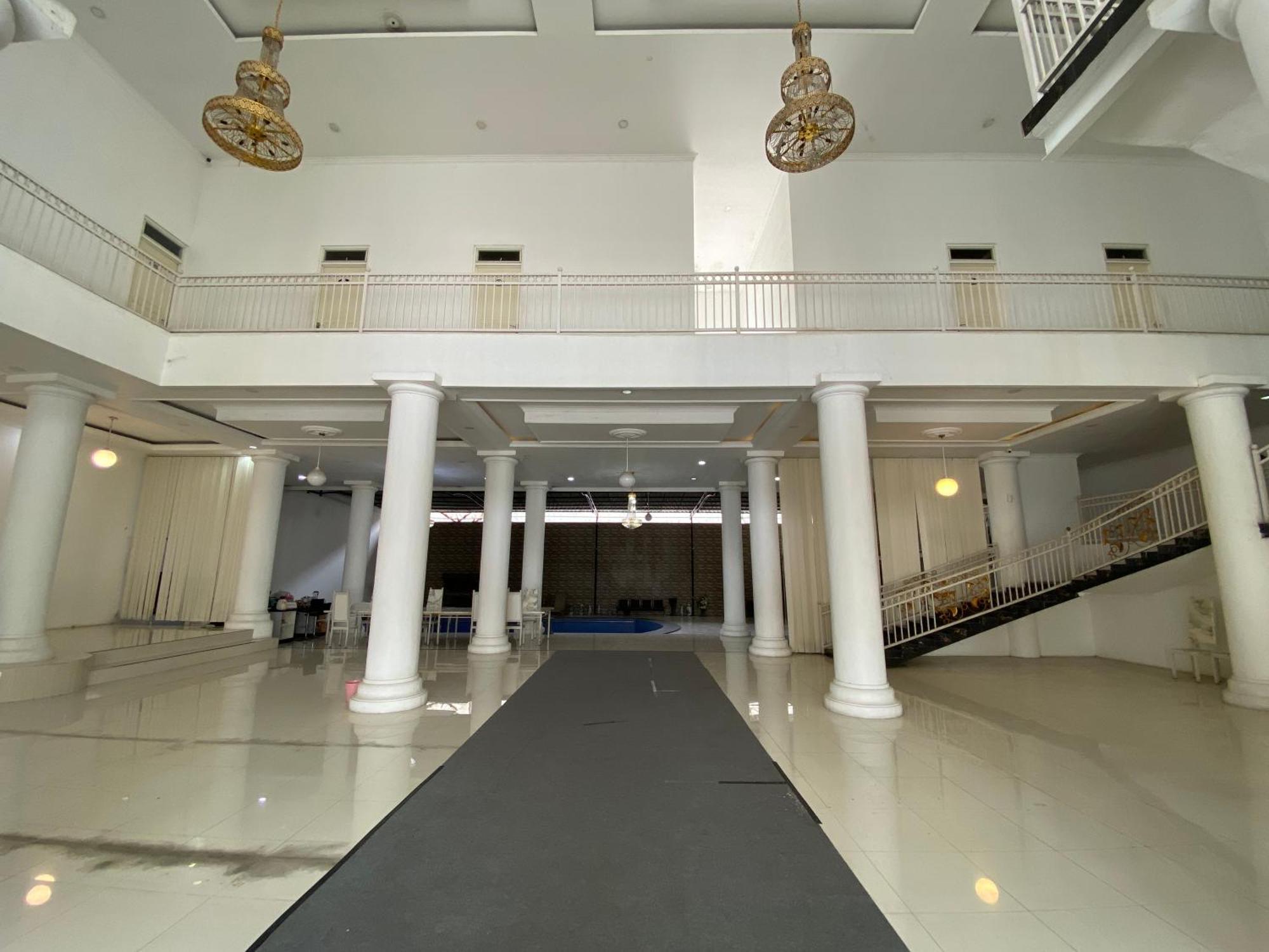 Griya Rw Family Guest House Redpartner Solo Exterior foto