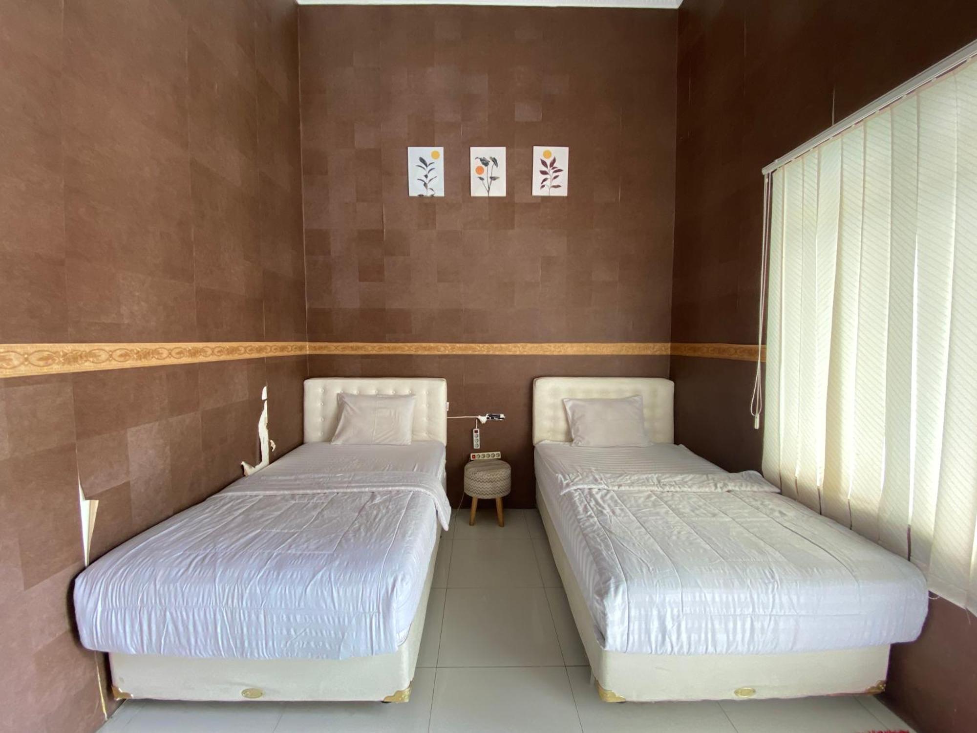 Griya Rw Family Guest House Redpartner Solo Exterior foto